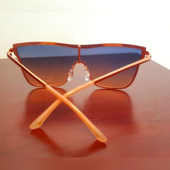 JESSICA SIMPSON Oversized Rose Gold Sunglasses One-piece Rose Lens - Picture 2 of 6